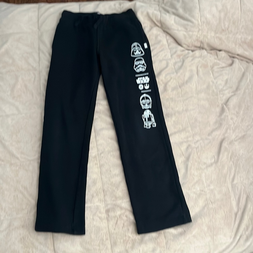 Gap Star Wars boys pants size 10. Good condition. Smoke free Dog friendly home.